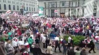 Лукашенко нарами автомат, центърът на Минск почерня от протестиращи ВИДЕО