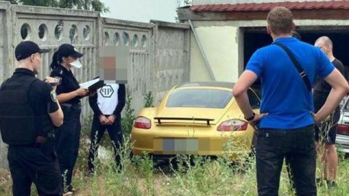 Много тъп начин да откраднеш скъпо Порше