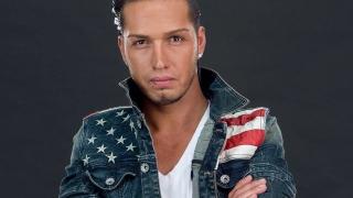 Джино хвърли патериците. Няма да повярвате какво направи, за да се изфука на морето СНИМКИ