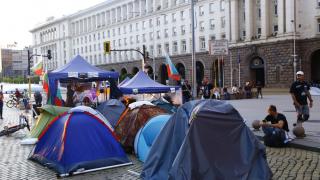 Столицата осъмна под блокада, но протестиращи готвят коварна изненада в...
