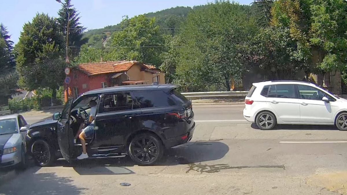 Първо в БЛИЦ: Странно меле с тузарски джип в София СНИМКА