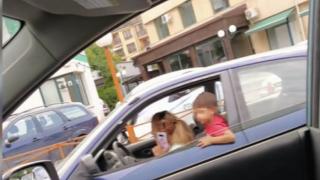 СНИМКА на руса майка зад волана шокира софиянци, наглостта й изби рибата