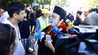 Богохулска изцепка на протестиращите в София: Оплюха поп, искат му оставка БЛИЦ TV 