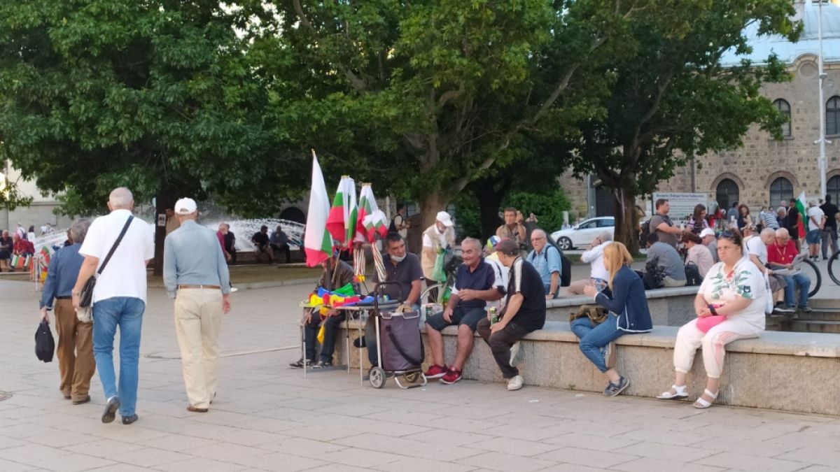 Деси Атанасова разби протестиращите с тези думи, а на улицата... СНИМКИ