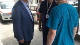 Здравният министър в COVID-19 реанимацията на "Пирогов" СНИМКИ