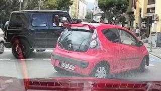 Мутрата с G класа, блъснал нарочно кола с бебе, предприе отчаян ход, за да отърве кожата! 