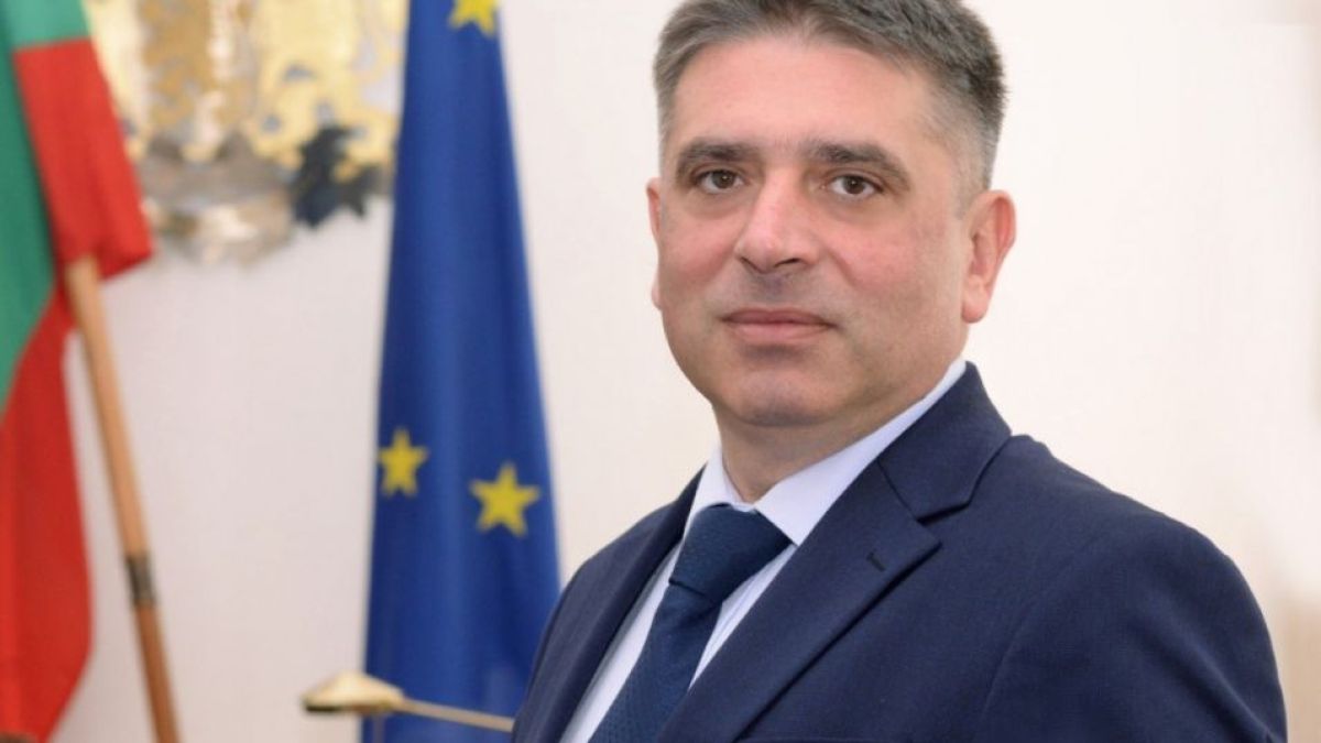 Данаил Кирилов посочи чие е решението за оставката му 