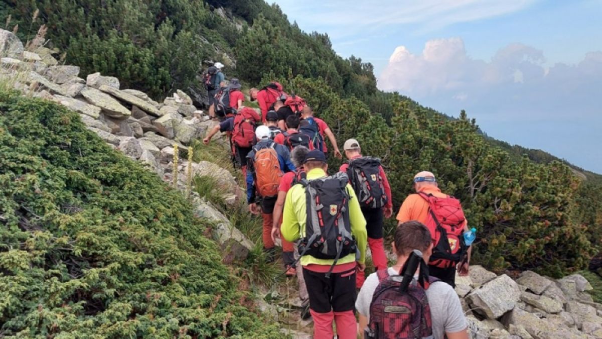 Планински спасители дирят под дърво и камък преподавател от СУ, а той...
