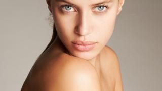 Скандални разкрития за новата любов на Брад Пит СНИМКИ