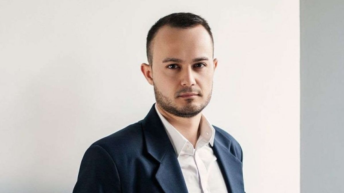 Потънал в скръб учител срази доц. Мангъров заради К-19: Как спите нощем?