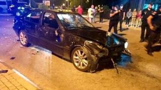 БМВ се вряза в тълпа празнуващи опозиционери в Черна гора