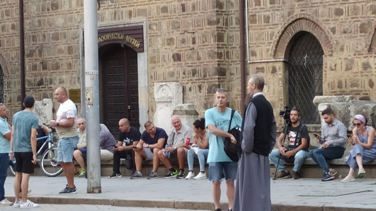 Синодът приземи протестиращия архимандрид Дионисий 