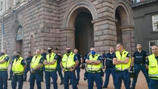 Само в БЛИЦ! Такова чудо край Министерски съвет не се е случвало 
