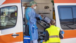 Медик от Сатовчанско с К-19 приет по спешност в болница 