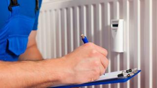 Обявиха скачат ли цените на парното и тока през март