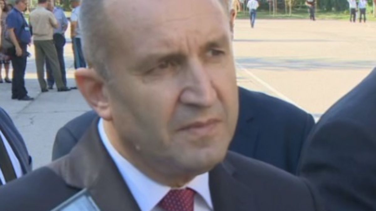 Радев към депутатите: Разпуснете незабавно парламента, имам вариант за Конституция 