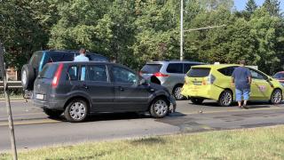 Автомобилно меле на „Цариградско шосе” в София СНИМКА