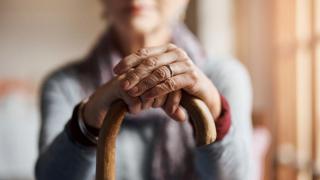Нова схема: Непознат ужили пенсионерка с 860 лв. 