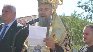 Георги Гергов и владиката на Пловдив с първа копка на черква