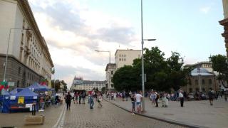 Опъват още палатки в центъра на София! Готвят се за... СНИМКИ 