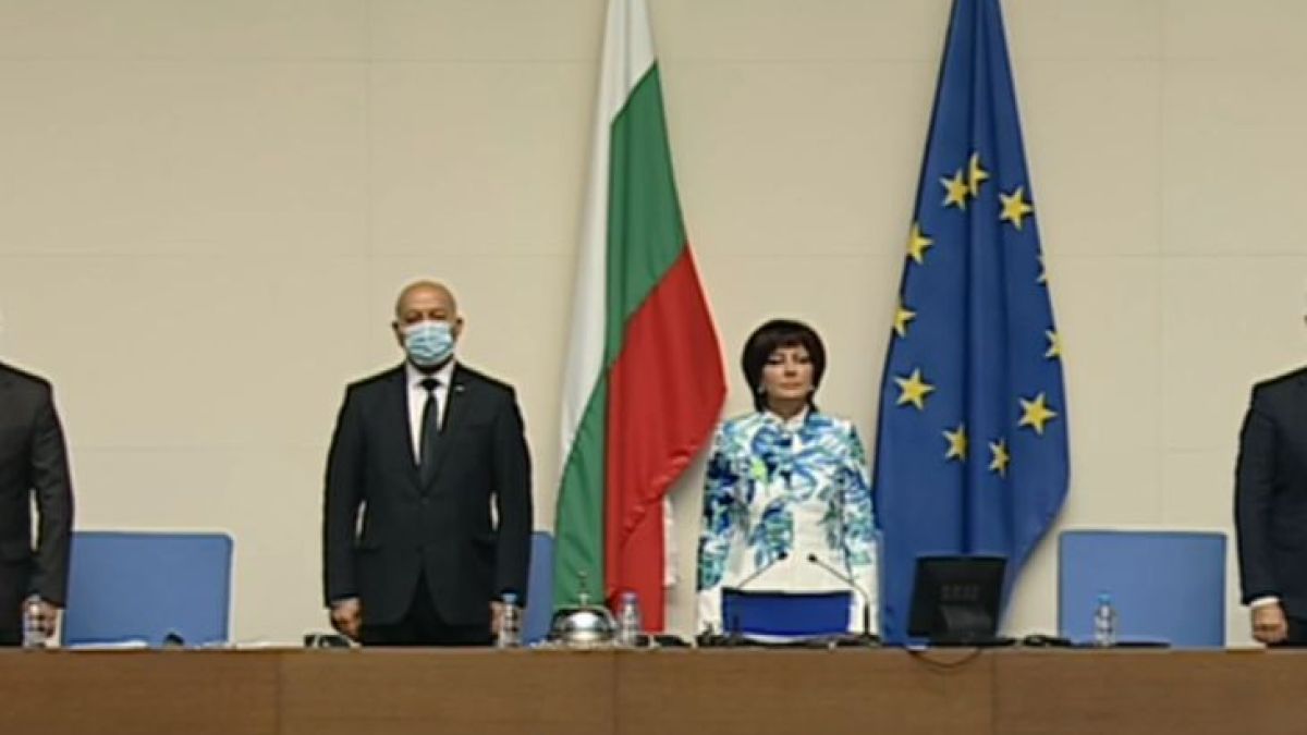 Караянчева: Не тухлите, а хората определят духа на парламента