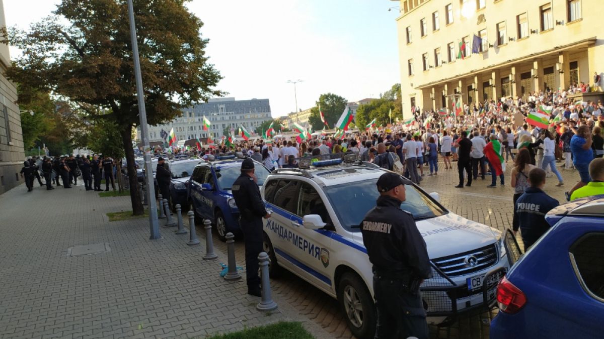 Извънредно: Втори арестуван на протестите! МВР с ексклузивни КАДРИ от метежа