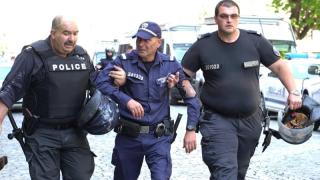 Кървави СНИМКИ от протеста! Човек на Копейкин е арестуван
