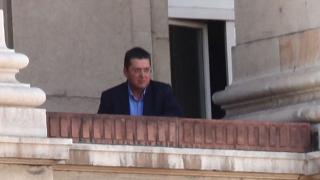 И секретарят на президента Пламен Узунов на жълтите павета СНИМКА 