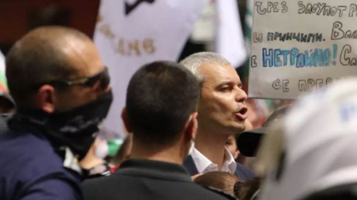 Извънредно: Закопчаха лидера на "Възраждане"