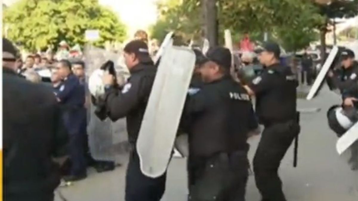 Мрежата изригна срещу безобразията и агресията на метежниците и главатарите им 