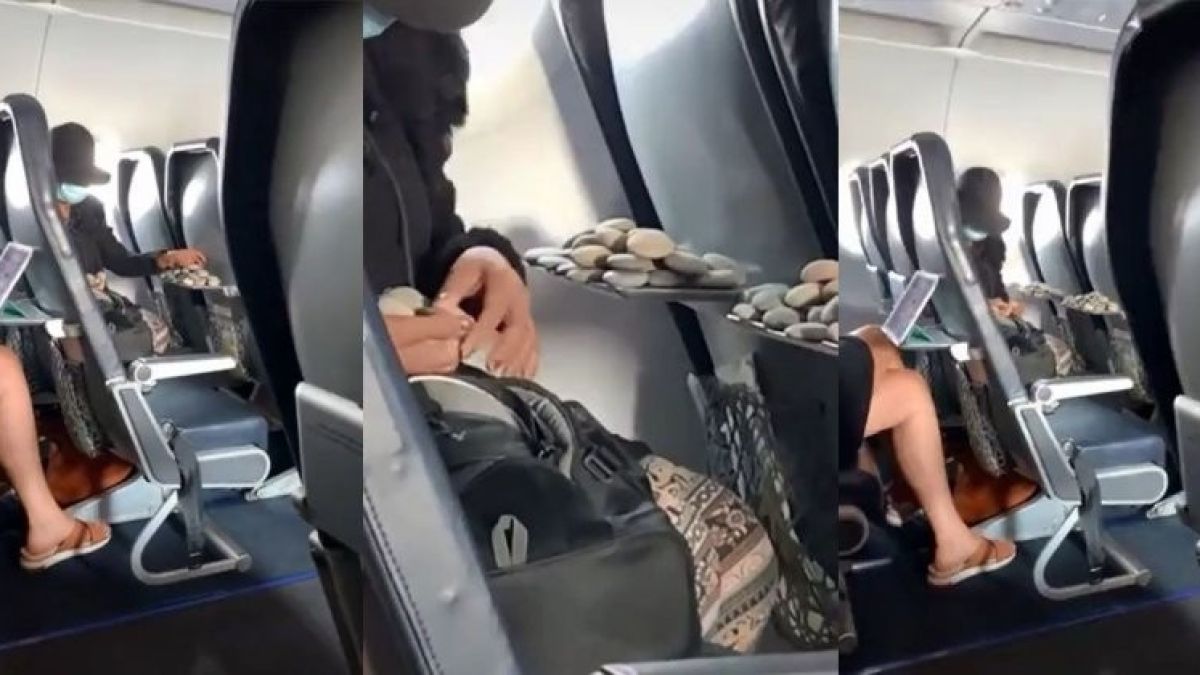 Пътничка в самолет извърши много странни действия ВИДЕО