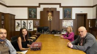 Гешев се срещна с жената, блъскана от мутра с G класа на пъпа на София СНИМКА