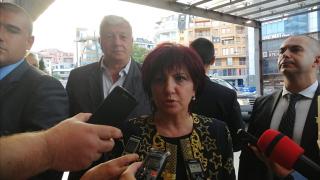 Караянчева захапа остро президента и го посъветва да прочете Конституцията 
