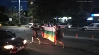 Извънредно от протестите в Пловдив: Демонстранти щурмуваха... СНИМКИ