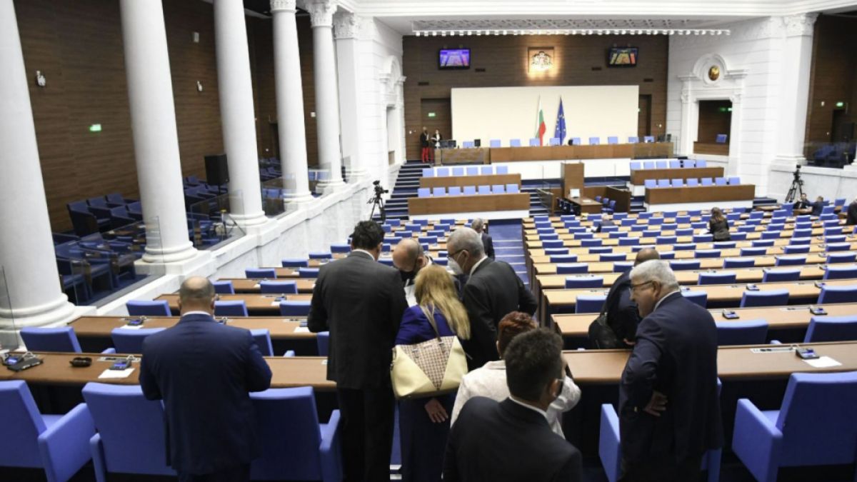 БСП спретнаха страшен цирк в парламента