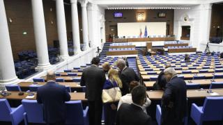 БСП спретнаха страшен цирк в парламента
