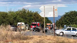 Двама загинаха в адски челен сблъсък край Карлово СНИМКИ 