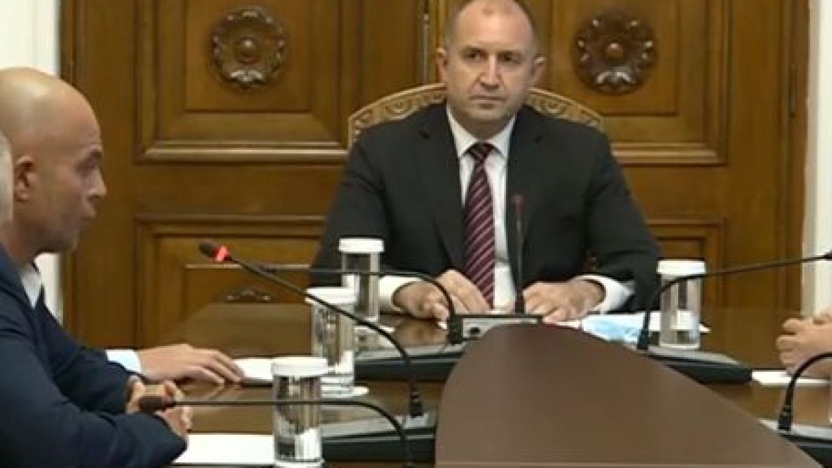 Радев се обърна към службите с множество въпроси за протестите ВИДЕО