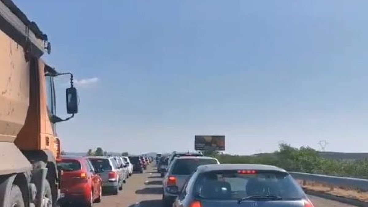 Сигнал до БЛИЦ: На АМ "Тракия" е истински ад, тапата е огромна, хвърчат линейки СНИМКИ
