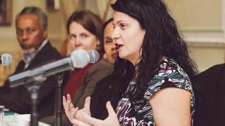 Уволниха бяла учителка, правела се на чернокожа години наред