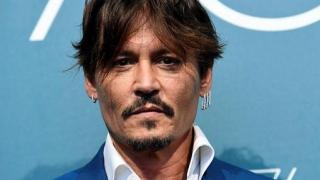 Джони Деп заби 24 години по-млада секси моделка СНИМКА