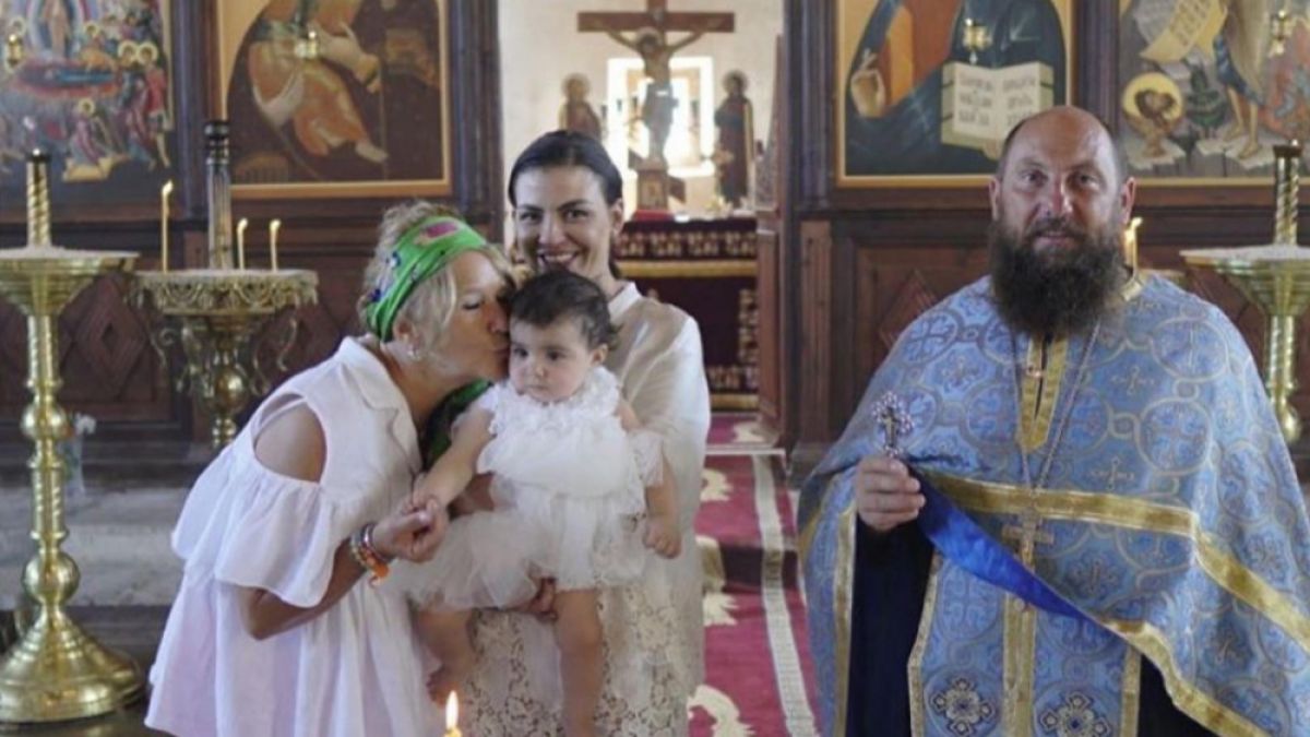 Деси Цонева кръсти дъщеря си, Златка я поздрави