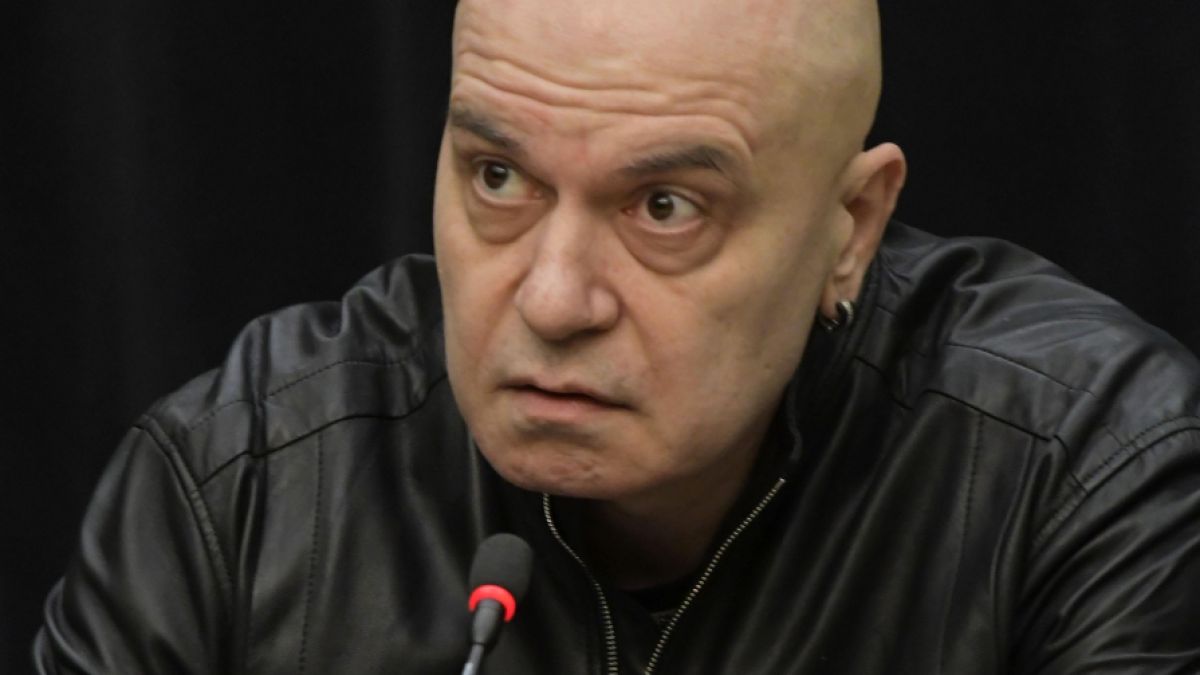 Новата тръпка на Слави поиска бебе пред всички и призна, че... СНИМКИ