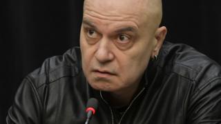 Новата тръпка на Слави поиска бебе пред всички и призна, че... СНИМКИ
