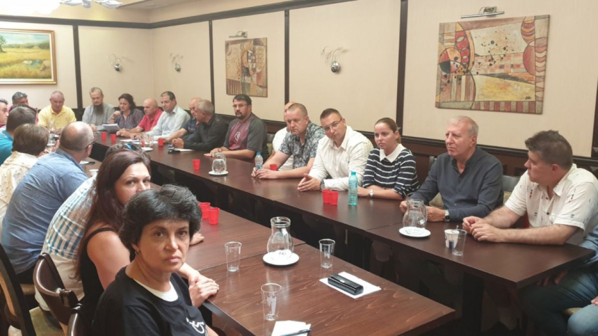 „Лицата на протеста“ свалиха маските! Истината КОЙ стои зад пуча лъсна СНИМКИ