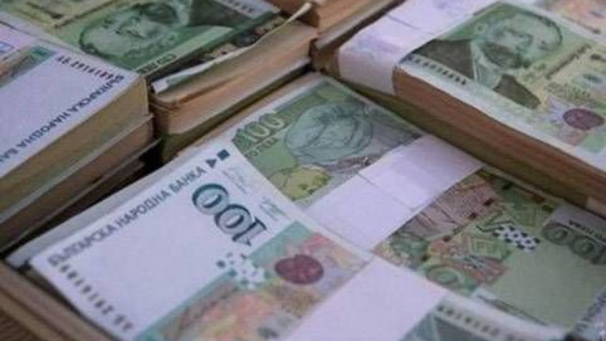 Застрахователи изнесли 4,6 млрд. лв. в чужбина в търсене на...
