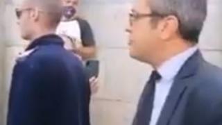 Челен сблъсък: Демонстранти причакаха Тома Биков на улицата и... ВИДЕО