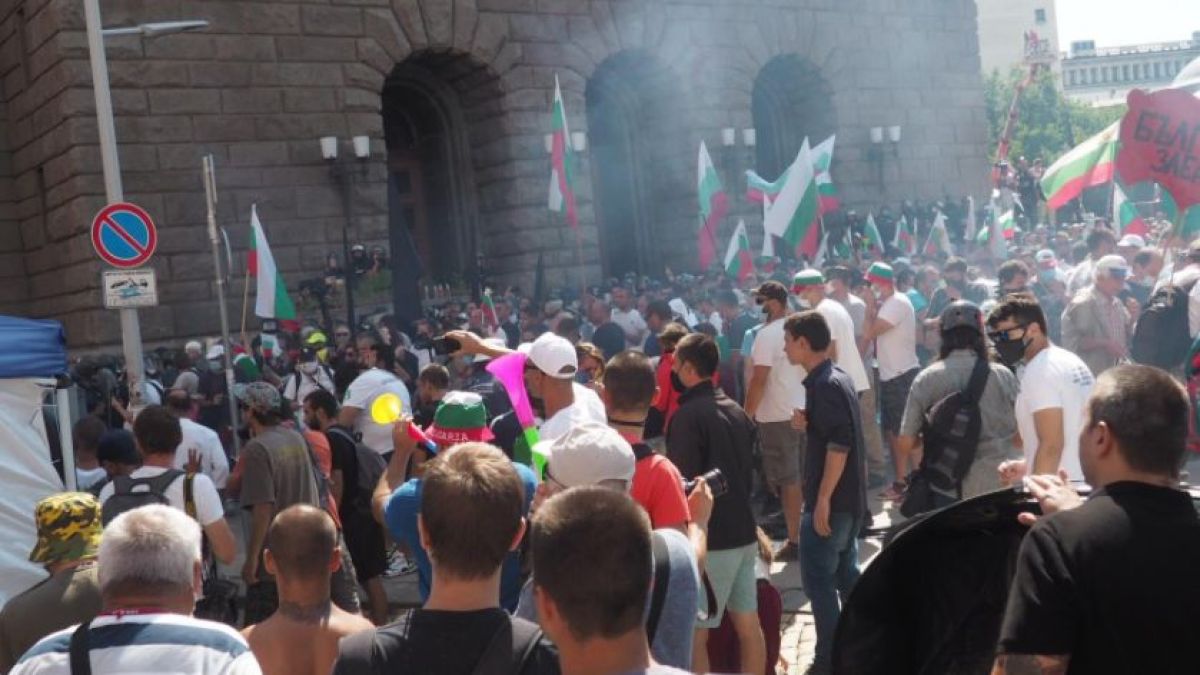 Ето КОЙ се опитва да клати държавата