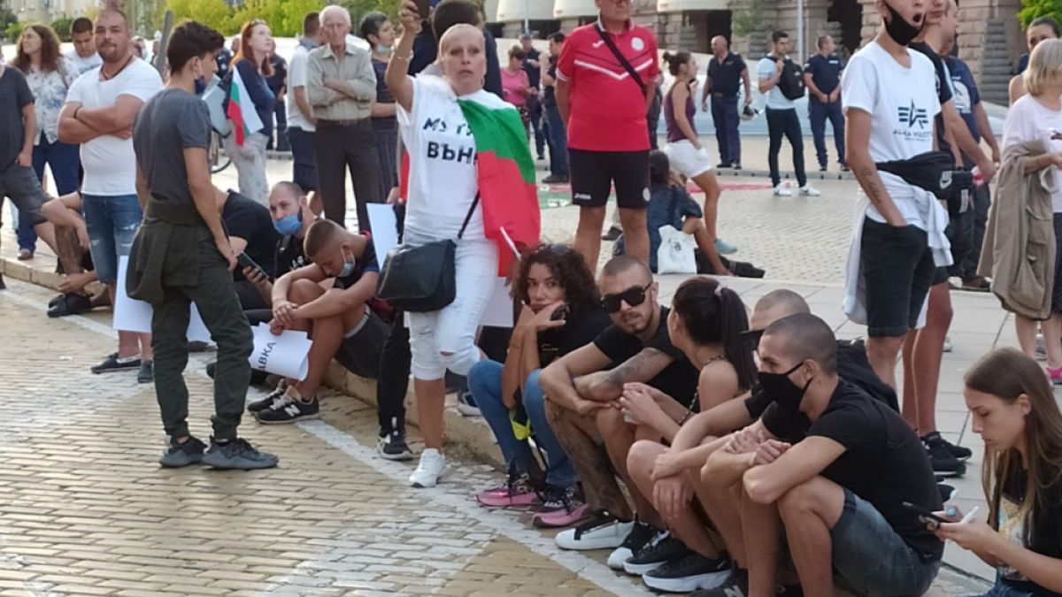 Притеснителни СНИМКИ от протеста в София