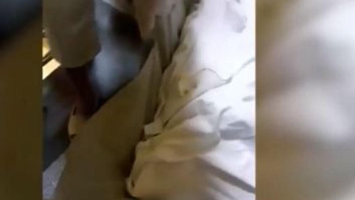 Зловещо ВИДЕО 18+ от болницата в Ямбол с тялото на полумъртъв мъж в мушама взриви мрежата